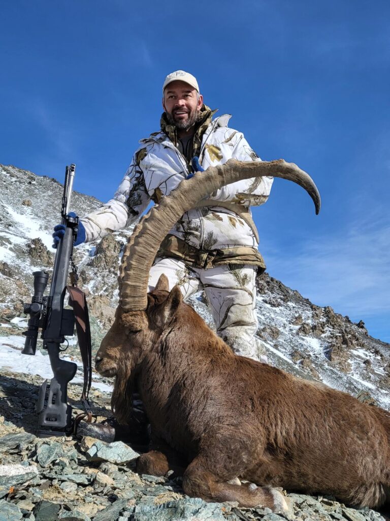 Mid-asian ibex hunting