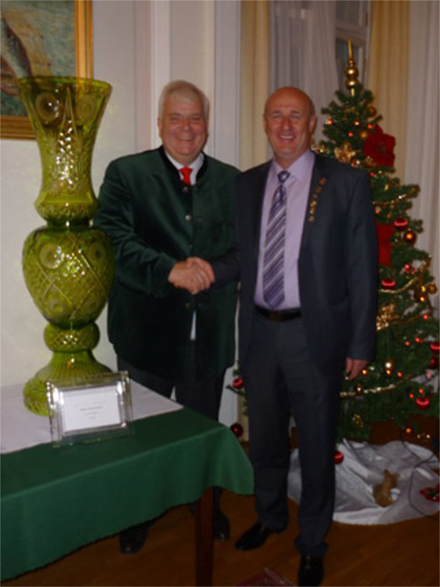 The first hunter ever to receive the MAGNUM ECHELON Ullman Award, Artemis Hunting guest, Lovorko Milosevic in 2012. with Ullman